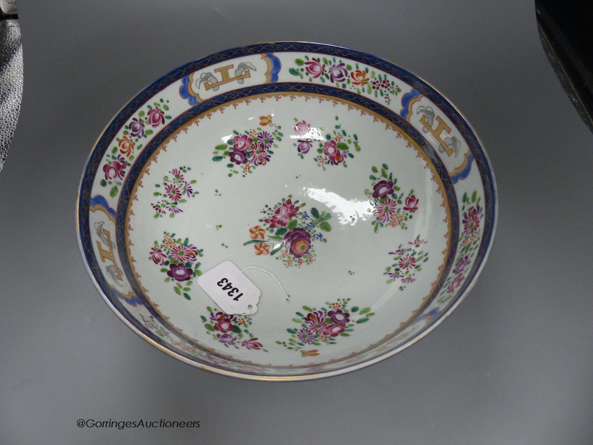 A Samson armorial bowl, 30cm diameter